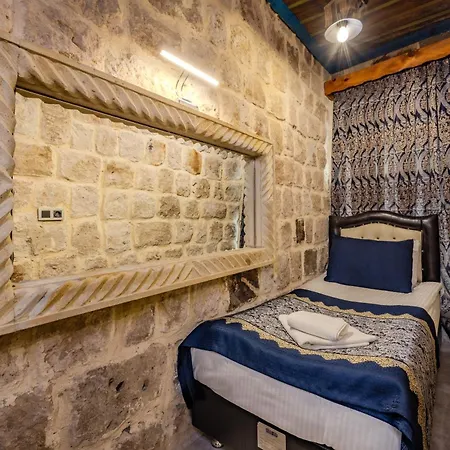 Kayatas Cave Hotel