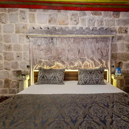Kayatas Cave Hotel