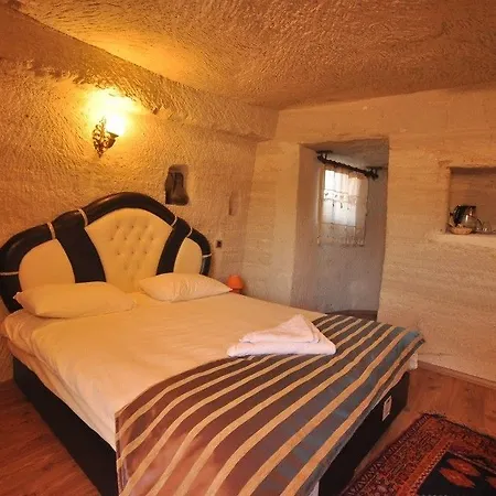 Kayatas Cave 2* גורמה