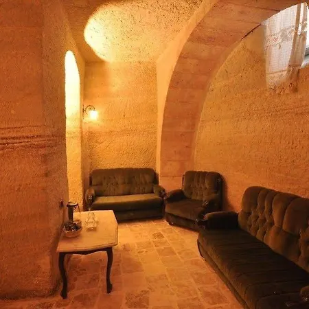 Kayatas Cave גורמה